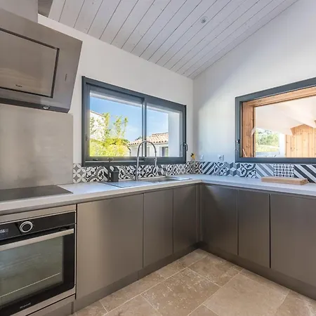 Maison Familiale Pour 10 Avec Patio Et Piscine A - Fr-1-835-29 Villa